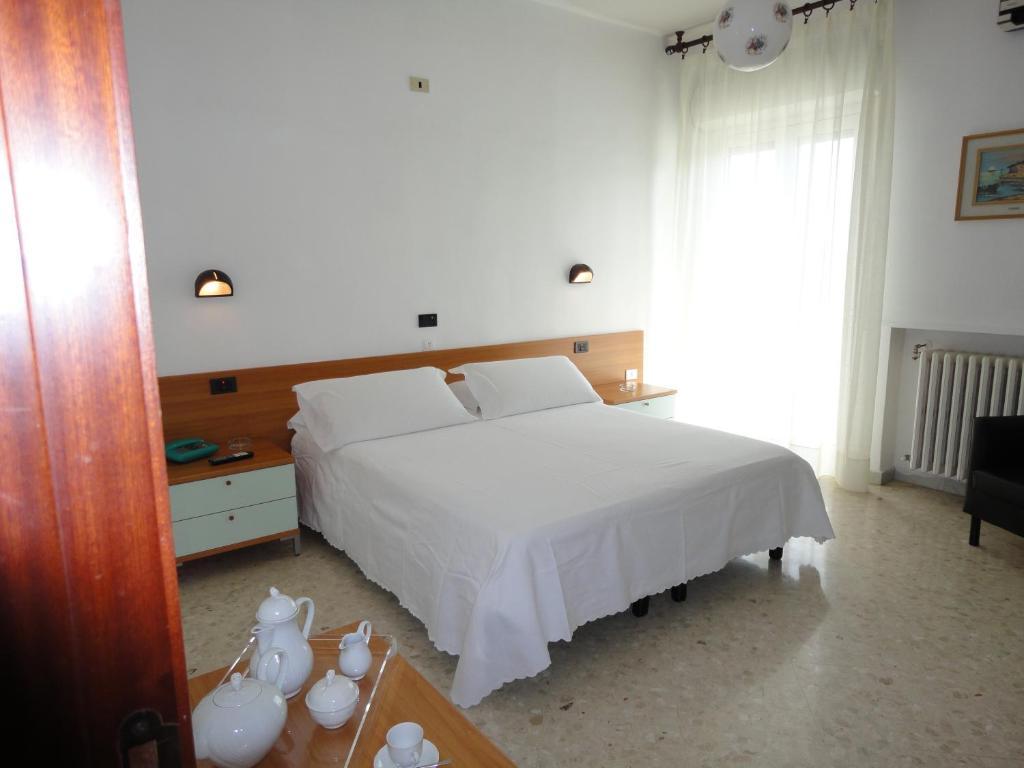 Hotel Riviera باري الغرفة الصورة